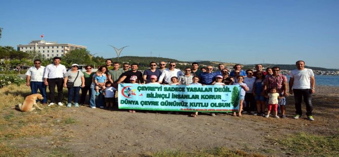 Aliağa’da Dünya Çevre Günü Kapsamında Plaj Temizliği Yapıldı