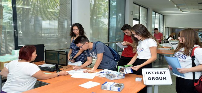 Dokuz Eylül Üniversitesi’nde Kayıt Heyecanı Başladı