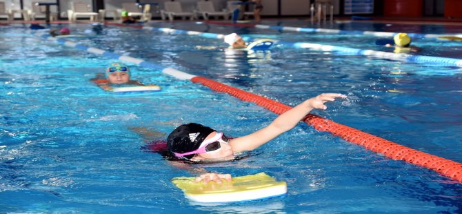 Yarı Olimpik Yüzme Havuzu Miniklerin Vazgeçilmezi Oldu