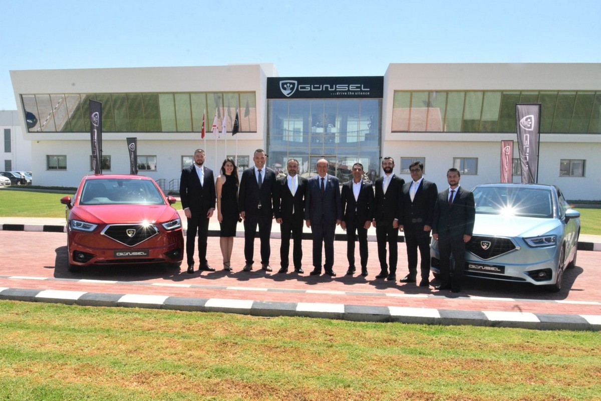 Cumhurbaşkanı Ersin Tatar, KKTC’nin yerli otomobili GÜNSEL’i ziyaret etti