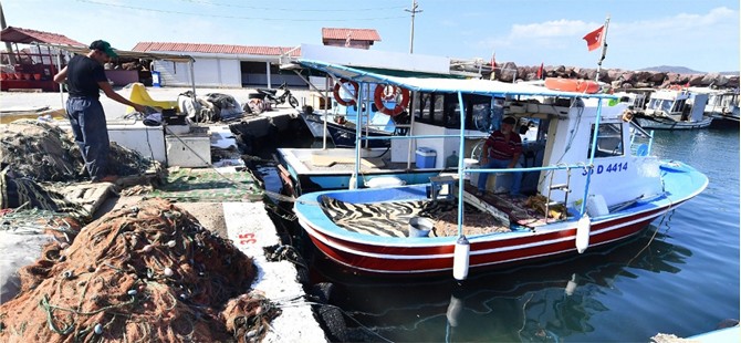 Av sezonu öncesi İzmirli balıkçılara büyük destek