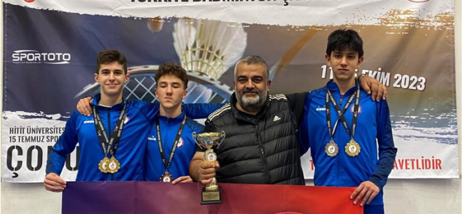 Bergama Belediyesi Badminton Takımı Başarıdan Başarıya Koşuyor