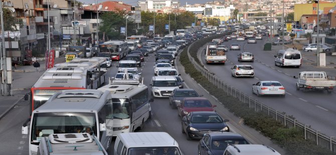 İzmir'de Trafiğe Kayıtlı Araç Sayısı Arttı