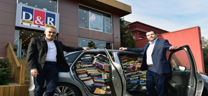 D&R’dan otomobil dolusu kitap sürprizi!