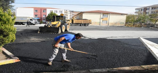 Aliağa Belediyesi’nden Eğitim Kurumlarına Asfalt Desteği