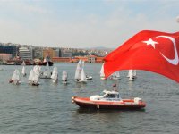 Denizlerde Ay Yıldızlı Bayrağımızı Daha Yukarı Çekmeliyiz