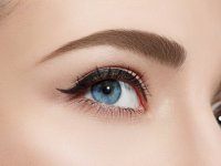 Kontakt lens kullanan kadınlar için dört altın kural