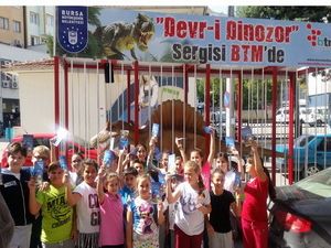 Dev Dinozor Bursa Caddelerinde